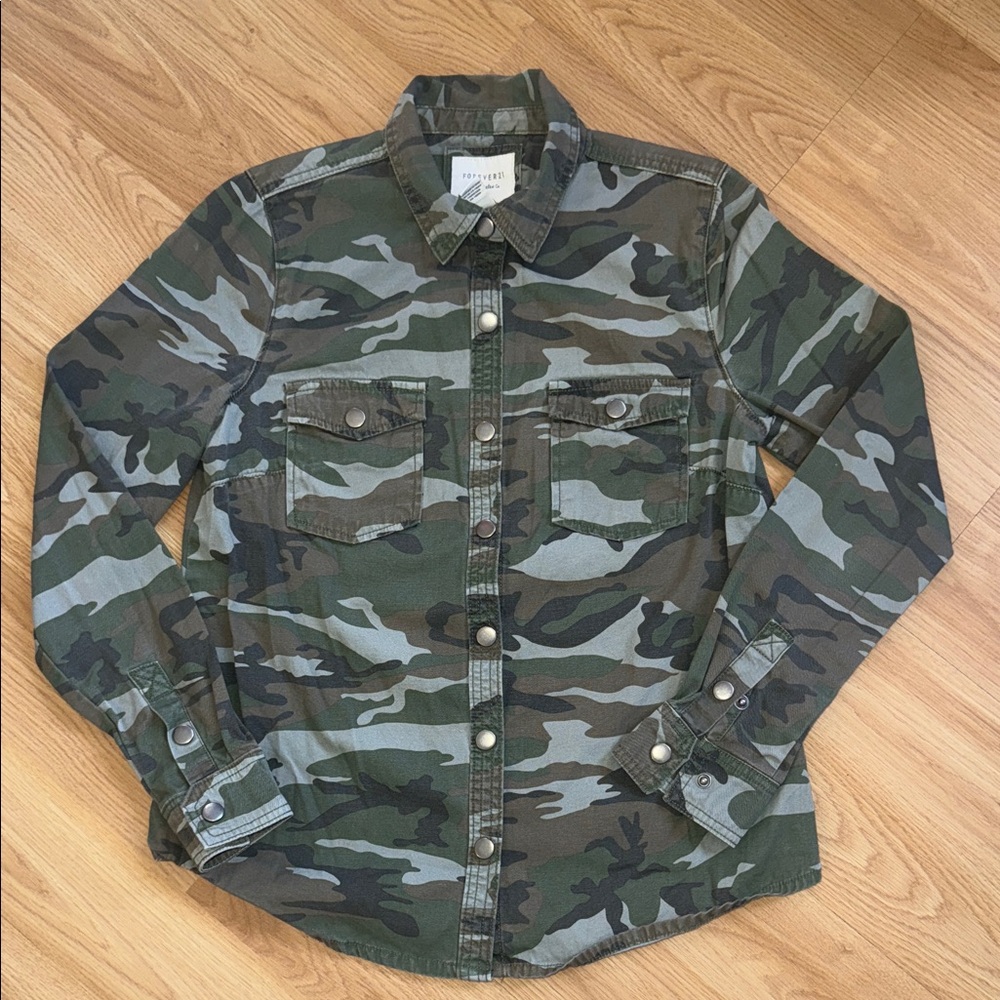 Forever 21 Green Camouflage Button  Shirt Small